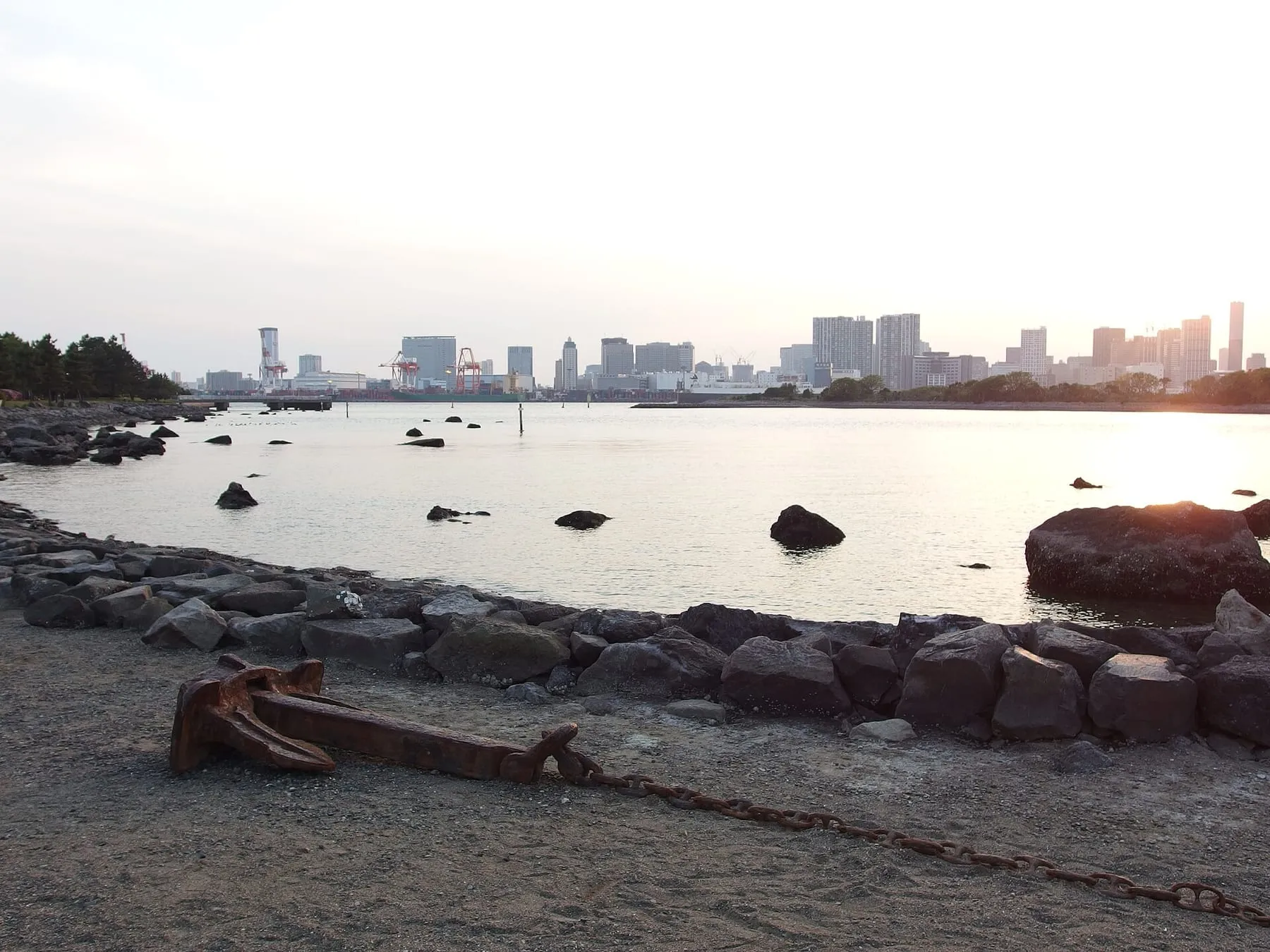 Odaiba Seaside Park with the sandy beach and the bay behind it